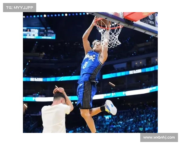 2015NBA扣篮大赛 拉文惊人跨扣勇夺冠军 2015NBA扣篮大赛 拉文惊人跨扣勇夺冠军